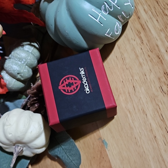 Akademiks  2 pair of beautiful earrings. Square stone and cross boxed set - Picture 4 of 5